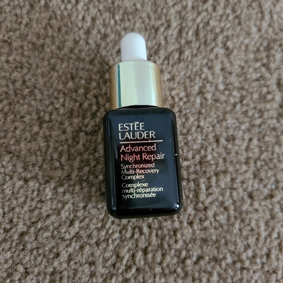 ESTĒE LAUDER GIFT SET - Picture 8 of 9